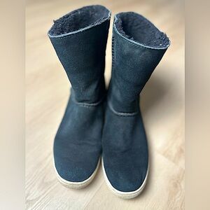 UGG Mika Women’s Sneaker Boot Black Size 10  Cozy Goth-Grunge Street Style